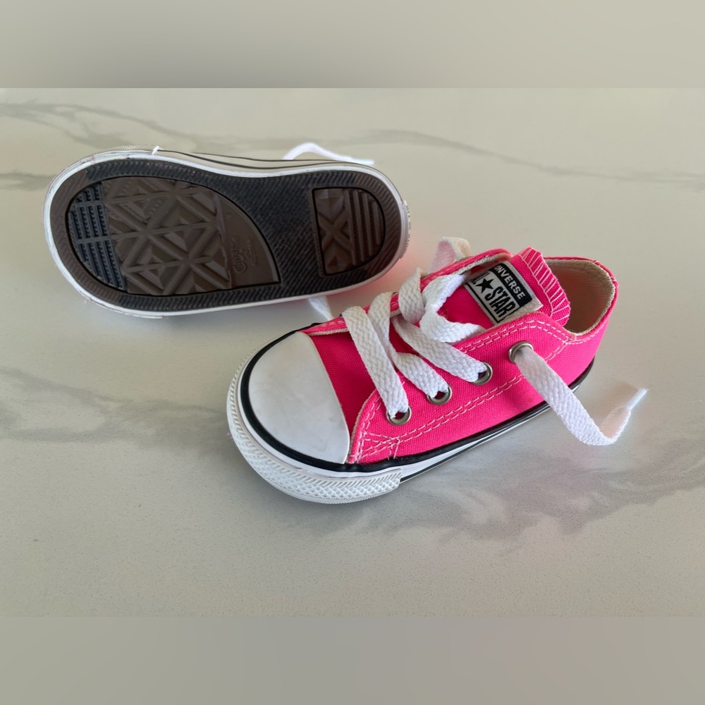 Hot pink Converse